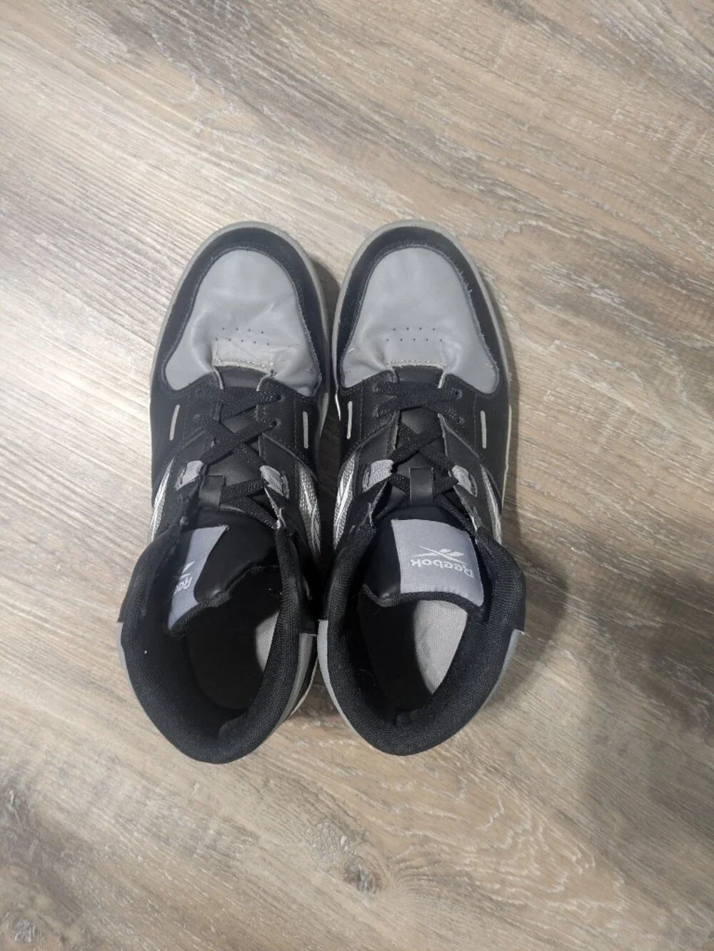 Reebok Men’s Black and Gray Athletic Sneakers Size 11